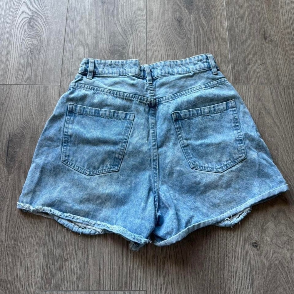 Cotton On High Rise Distressed Denim Shorts Light Wash Frayed Cutoff Size 6 - Picture 3 of 3
